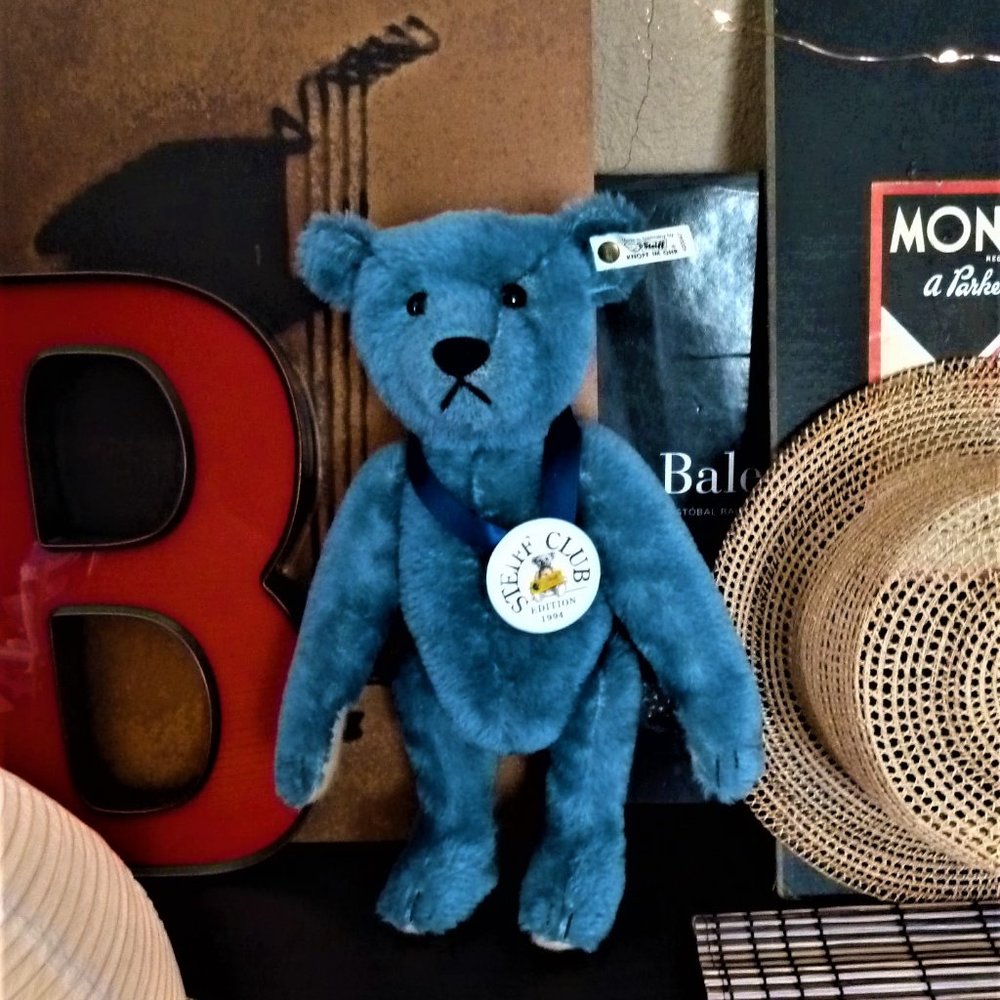 Vintage 1994 ORIGINAL STEIFF Teddy Bear. Grewal.